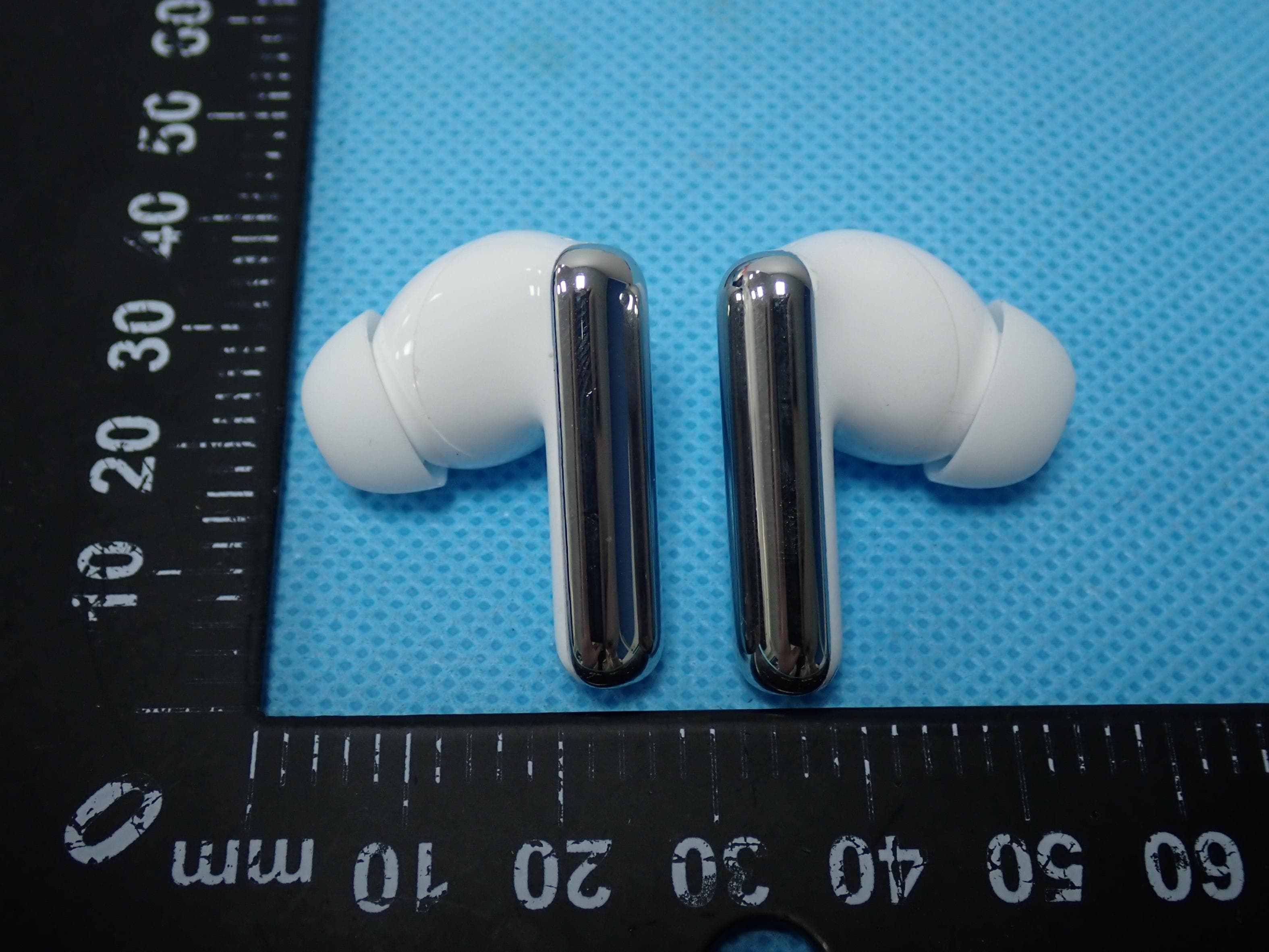 True Wireless Noise Cancellation Earphones - FCC ID 2AMQ6-HT01 - Dongguan Liesheng Electronics Co., Ltd. (2)