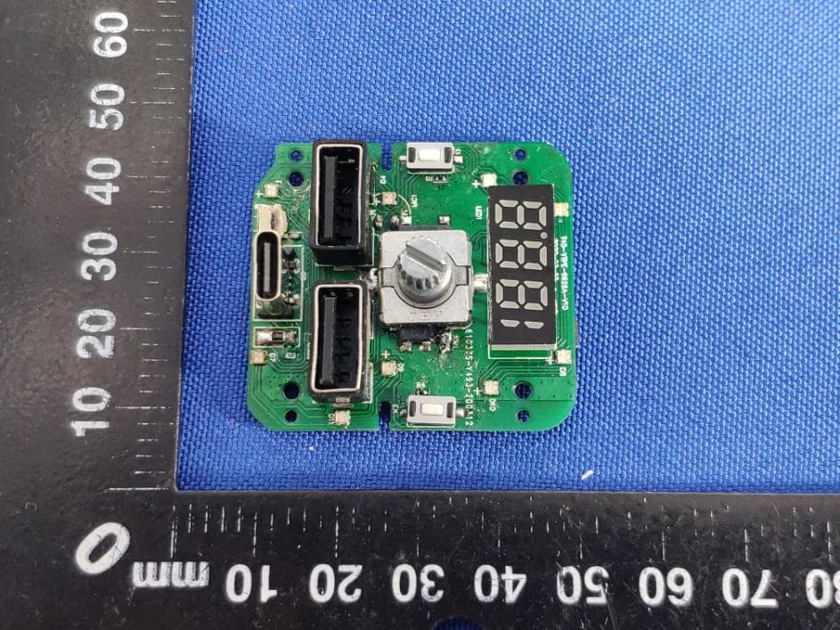 WIRELESS FM TRANSMITTER AND CAR CHARGER - FCC ID 2AMSO-CAD6005 - Summit Electronics LLC (3)