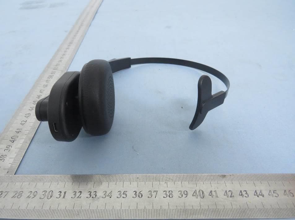 Wireless Headphone - FCC ID 2AMSOBT3500 - Summit Electronics LLC (2)