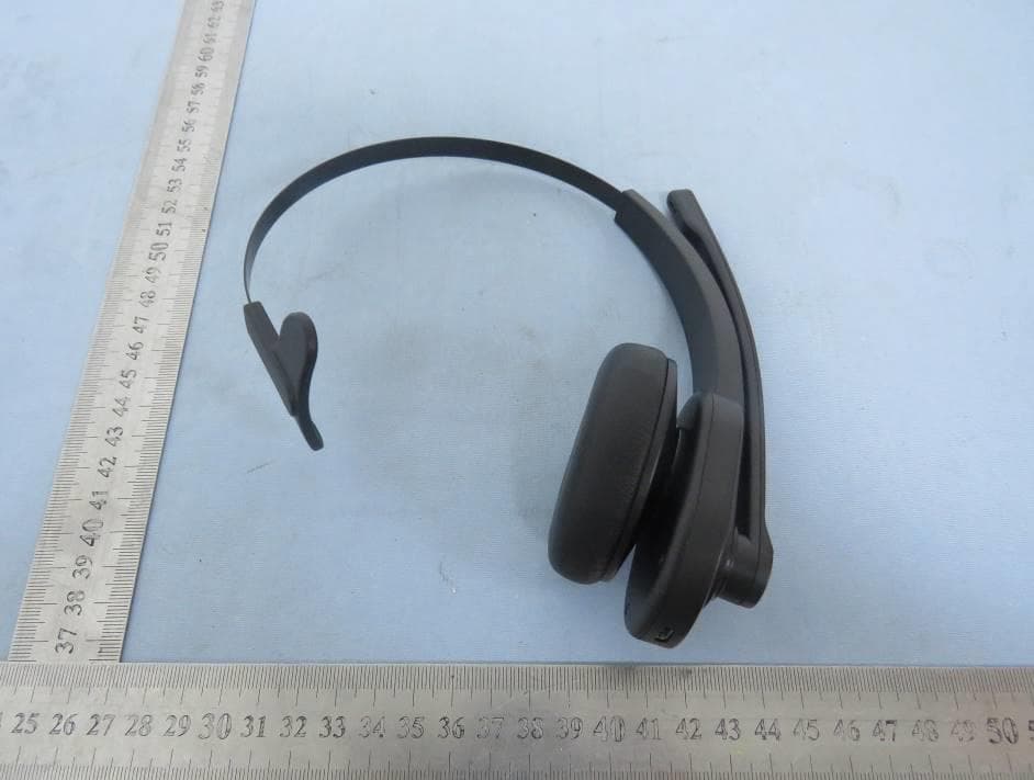 Wireless Headphone - FCC ID 2AMSOBT3500 - Summit Electronics LLC (4)