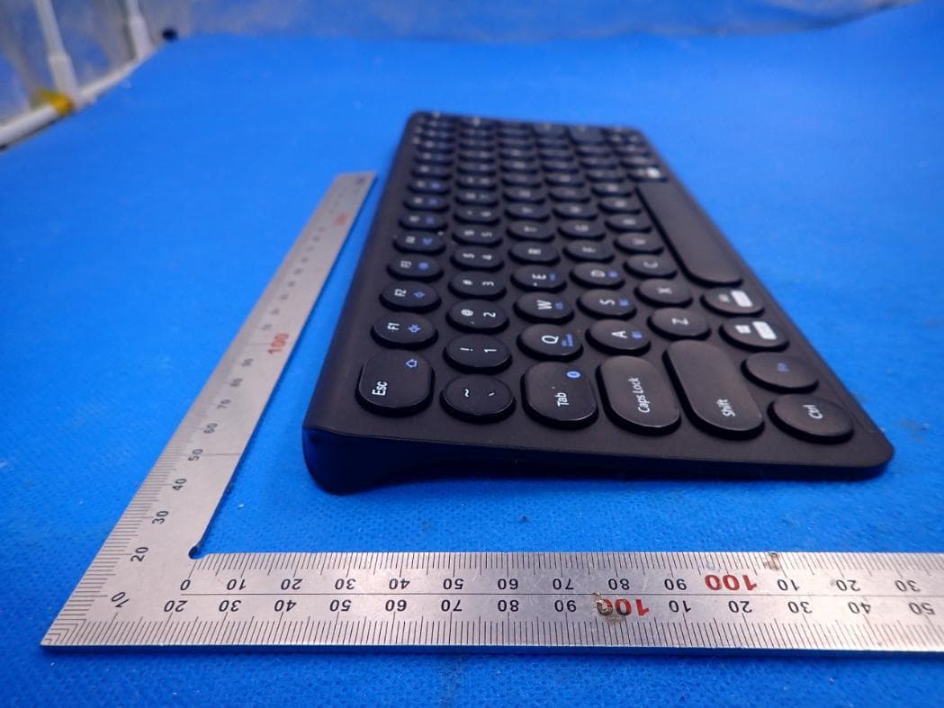 Bluetooth Keyboard - FCC ID 2AMSUGBT1S - SANWA LIMITED (4)