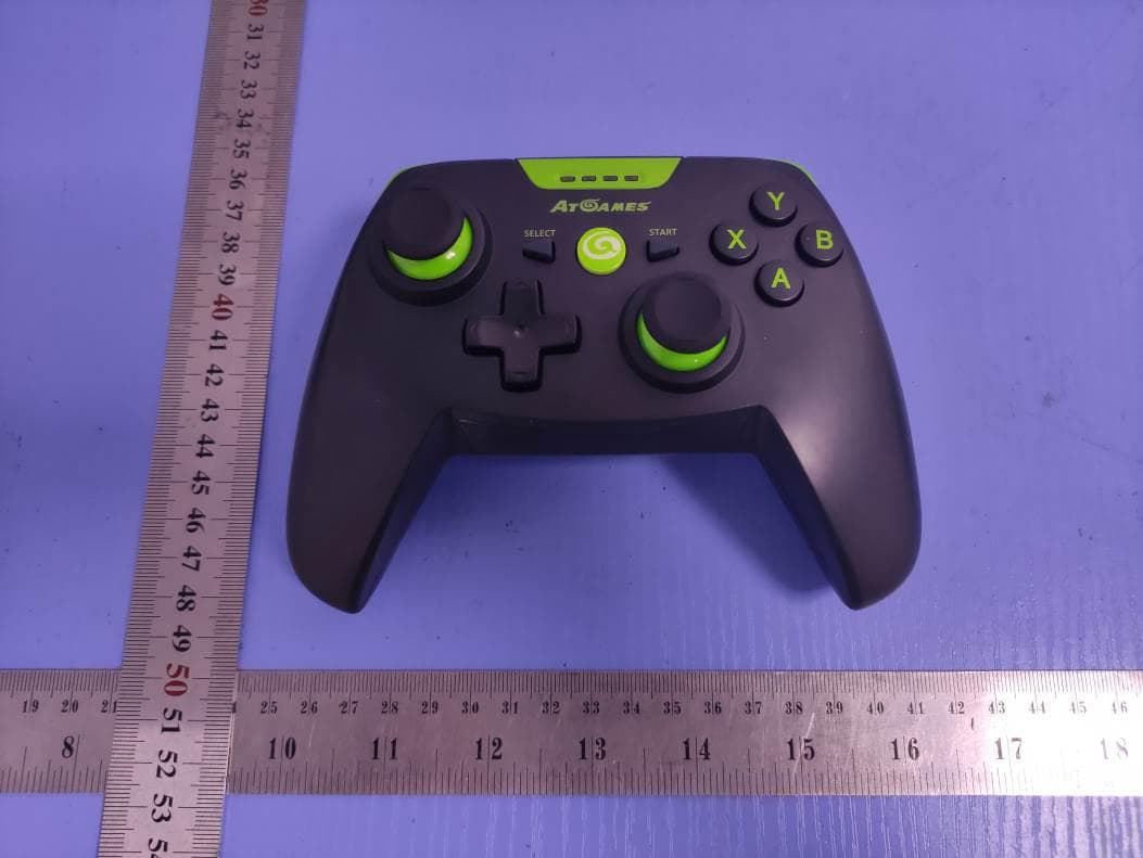 LEGENDS GAMEPAD - FCC ID 2AMTQLGP21 - AtGames Digital Media Inc. (2)
