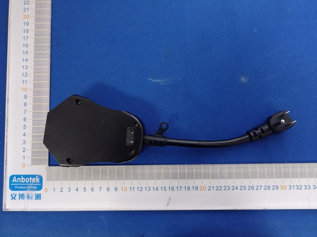 3-outlet outdoor wifi smart plug - FCC ID 2AMV5-SK511-A-W-A - Changxing Potek Electronics & Technology Co., Ltd. (3)