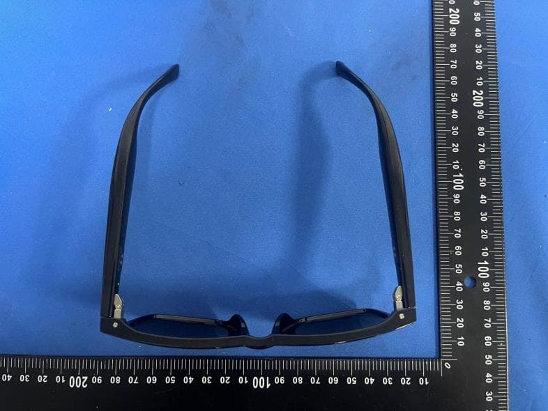 Bluetooth glasses - FCC ID 2AMVL-HS-999 - Dong Guan City Qi Xing Electronics Technology Co., LTD