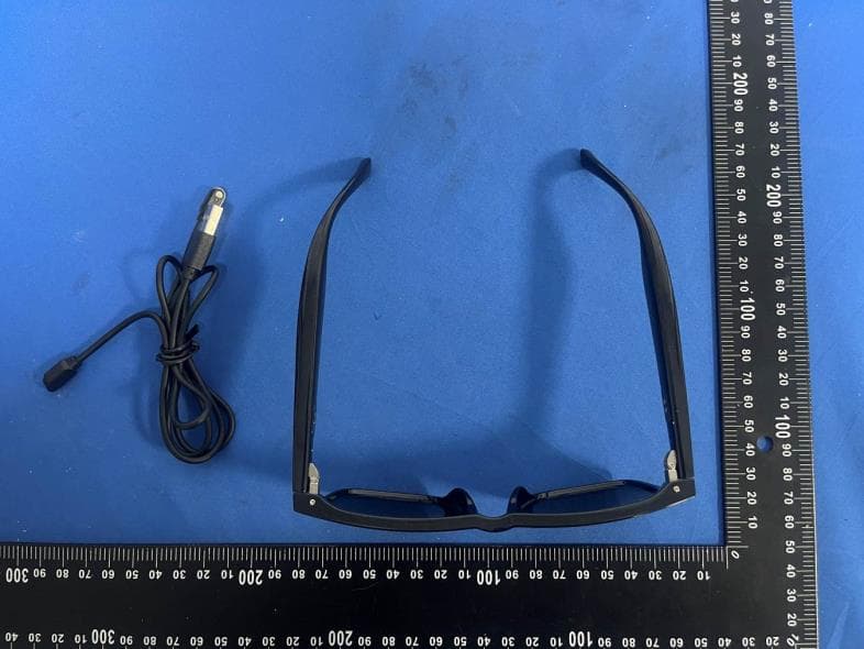Bluetooth glasses - FCC ID 2AMVL-HS-999 - Dong Guan City Qi Xing Electronics Technology Co., LTD (2)