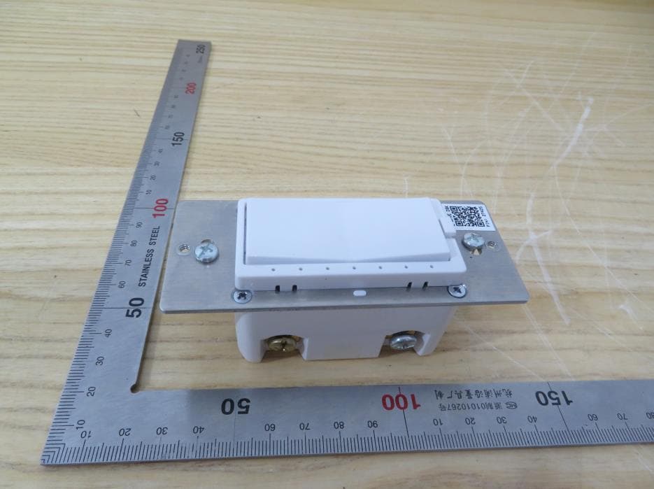 Z-Wave In-Wall Switch / Dimmer - FCC ID 2AMY9WD700 - Golden Mark (HK) Limited (2)