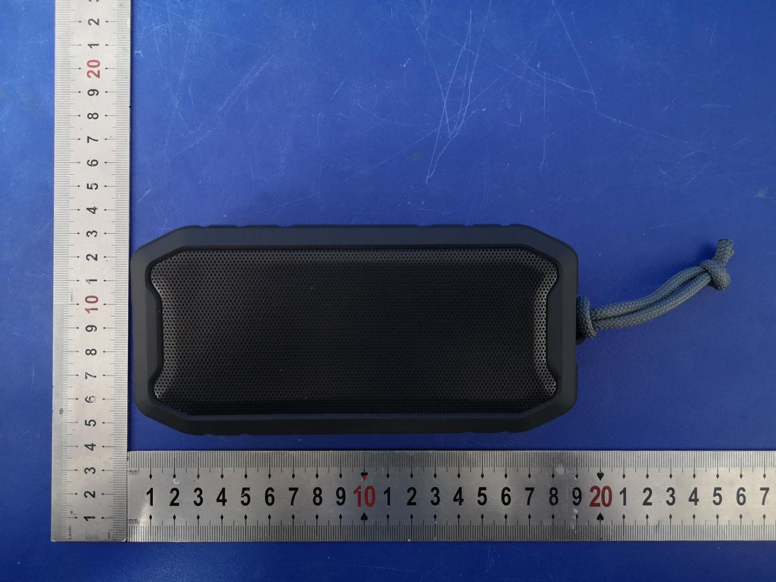 Water proof speaker - FCC ID 2AMZYWATERBOX - HandStandsPromo LLC