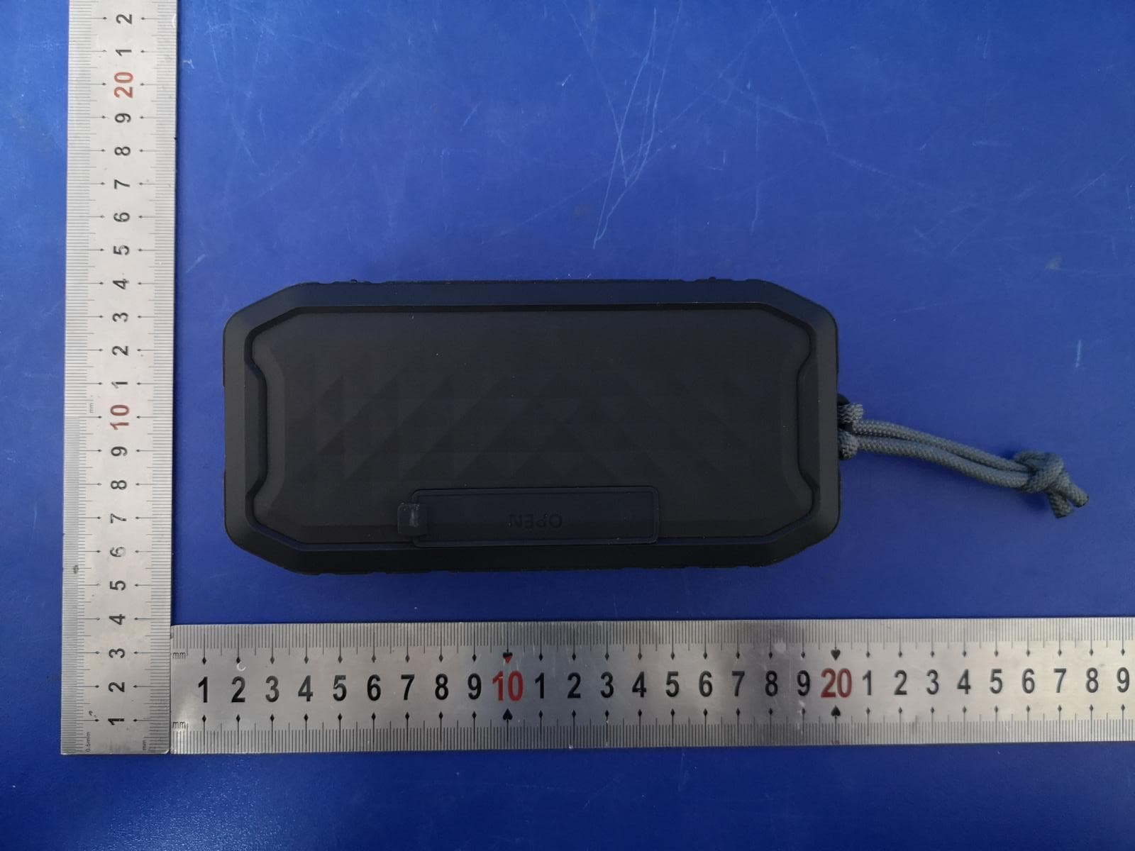 Water proof speaker - FCC ID 2AMZYWATERBOX - HandStandsPromo LLC (2)