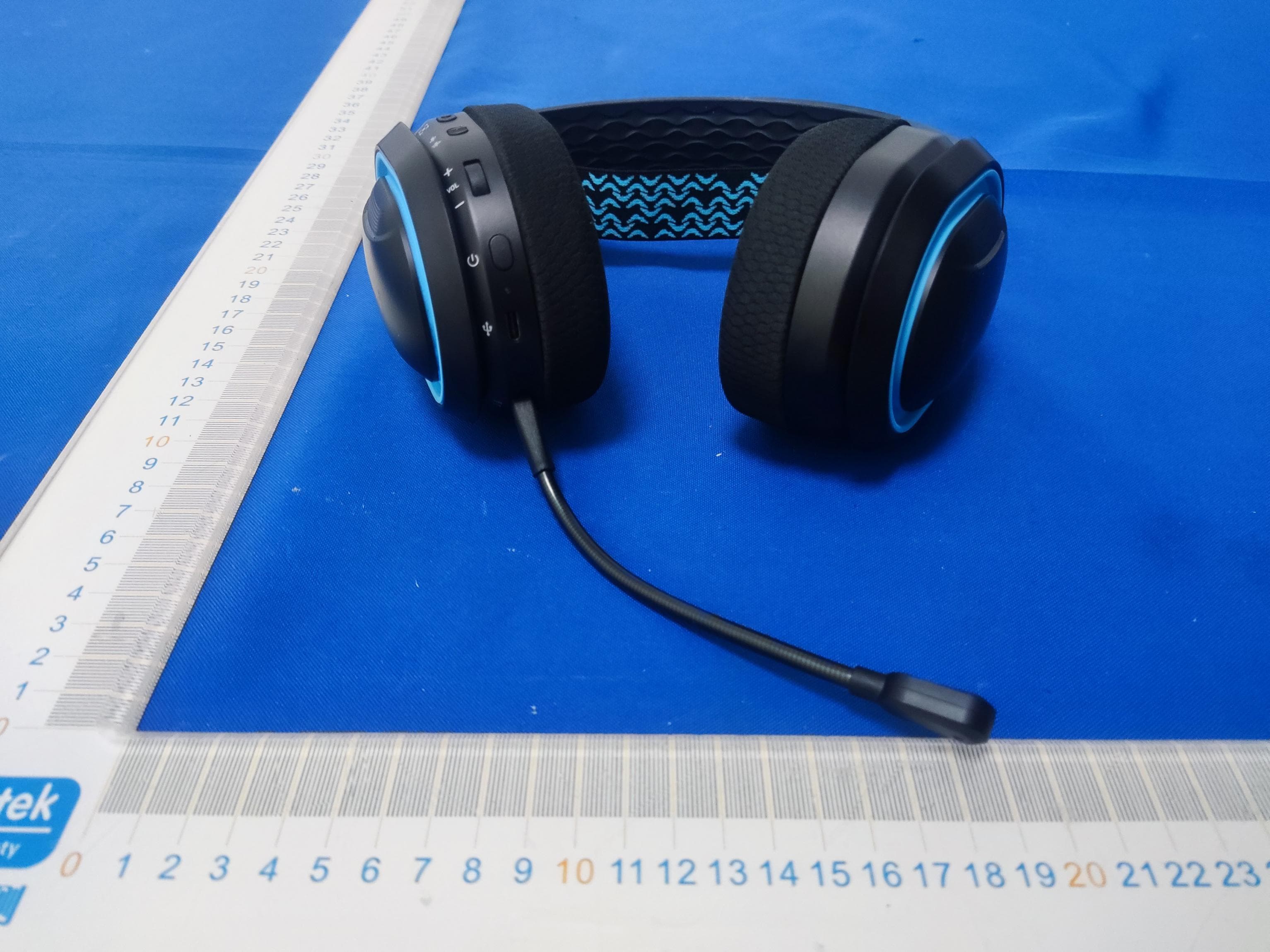 DUAL-MODE WIRELESS BLUETOOTH GAMING HEADSET - FCC ID 2AN4C-7137 - Shenzhen Grandsun Electronic Co., Ltd. (5)