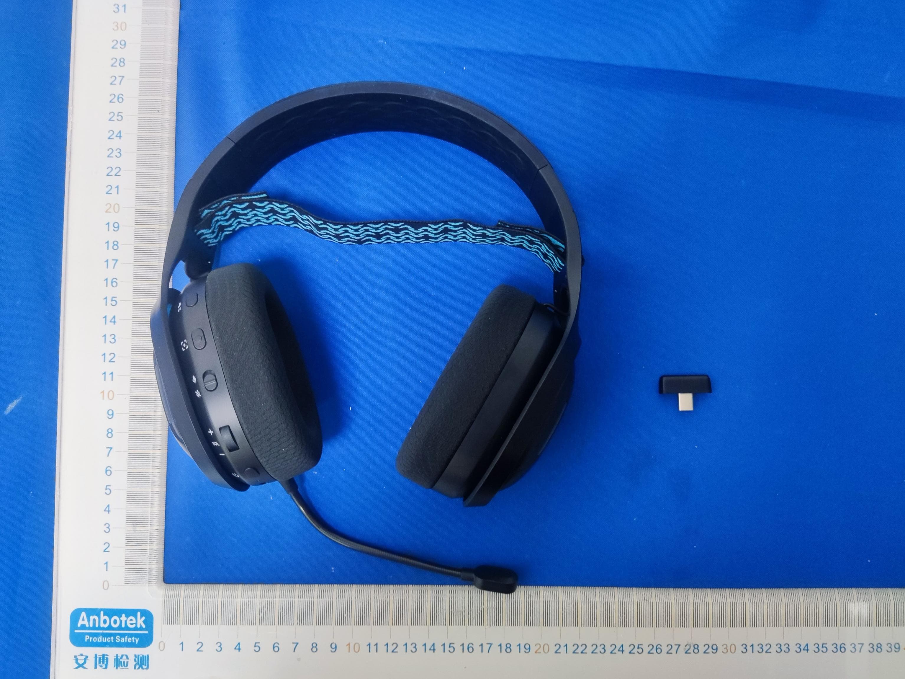 DUAL-MODE WIRELESS BLUETOOTH GAMING HEADSET - FCC ID 2AN4C-7137 - Shenzhen Grandsun Electronic Co., Ltd. (2)