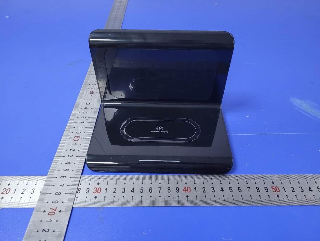 Wireless Charging Alarm Clock - FCC ID 2AND8-10WCHA - CJ Global Inc. (3)