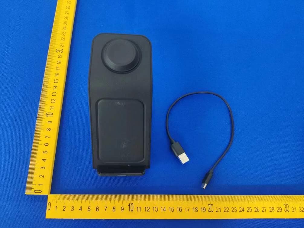 3-In-1 Fast Wireless Charging Station - FCC ID 2AND8-CHG3N1 - CJ Global Inc. (3)
