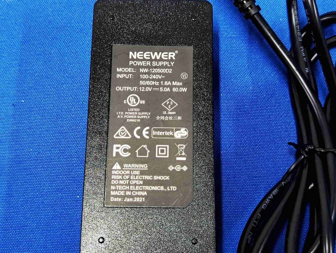 PRISM LED LIGHT - FCC ID 2ANIV-NL140 - Shenzhen Neewer Technology Co., Ltd