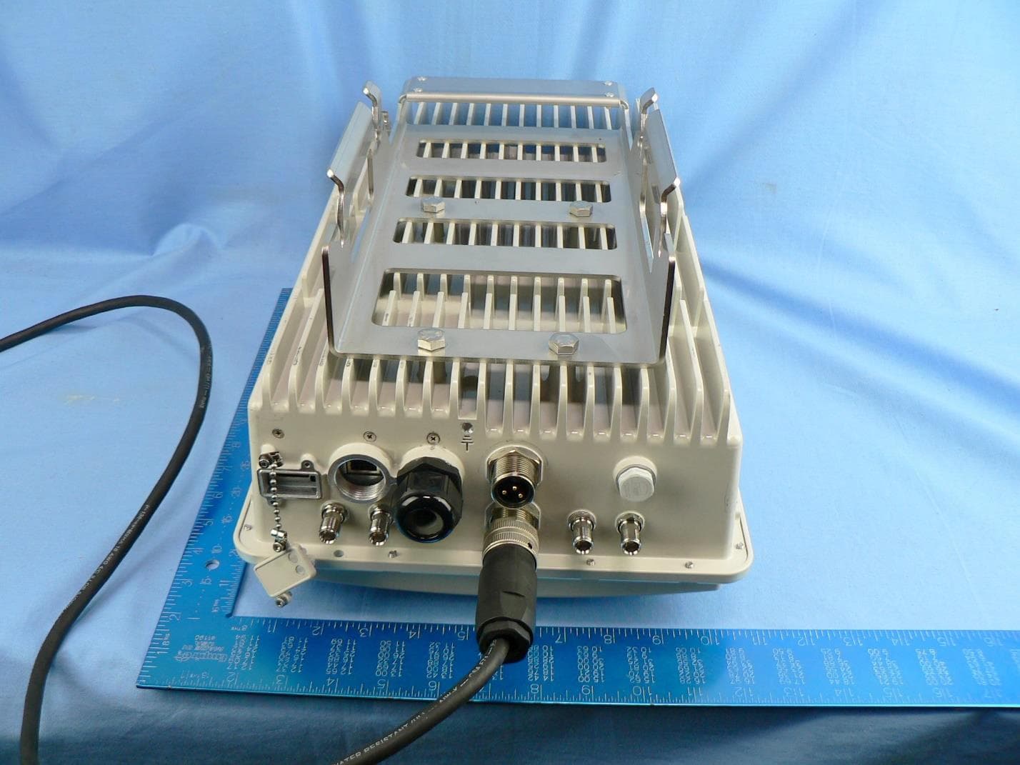 LTE Self Backhaul Relay - FCC ID 2ANJ3-KR5192 - Kumu Networks