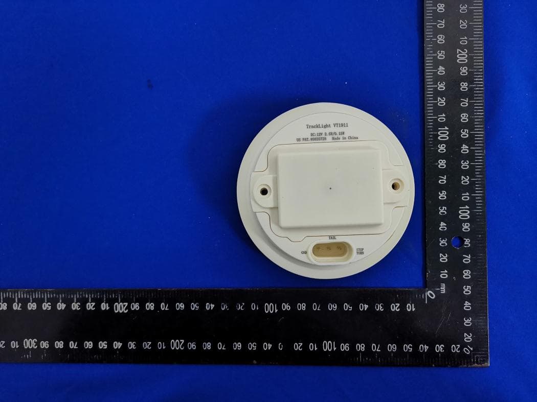 Car light - FCC ID 2ANJN-VT1911 - Anytrek Corporation (2)