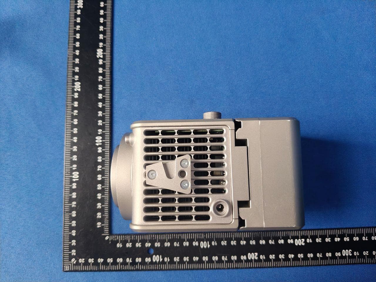 PROFESSIONAL BI-COLOR LED LIGHT - FCC ID 2ANLP-AVANTMAX - AEC Lighting Solutions Co., Ltd. (3)