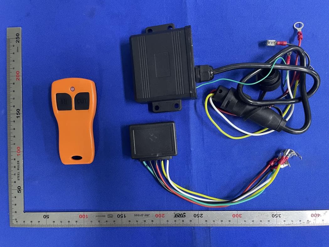 wireless winch remote control - FCC ID 2ANRDFEWL08 - Hangzhou Rock Machinery Manufacture Co., Ltd. (3)