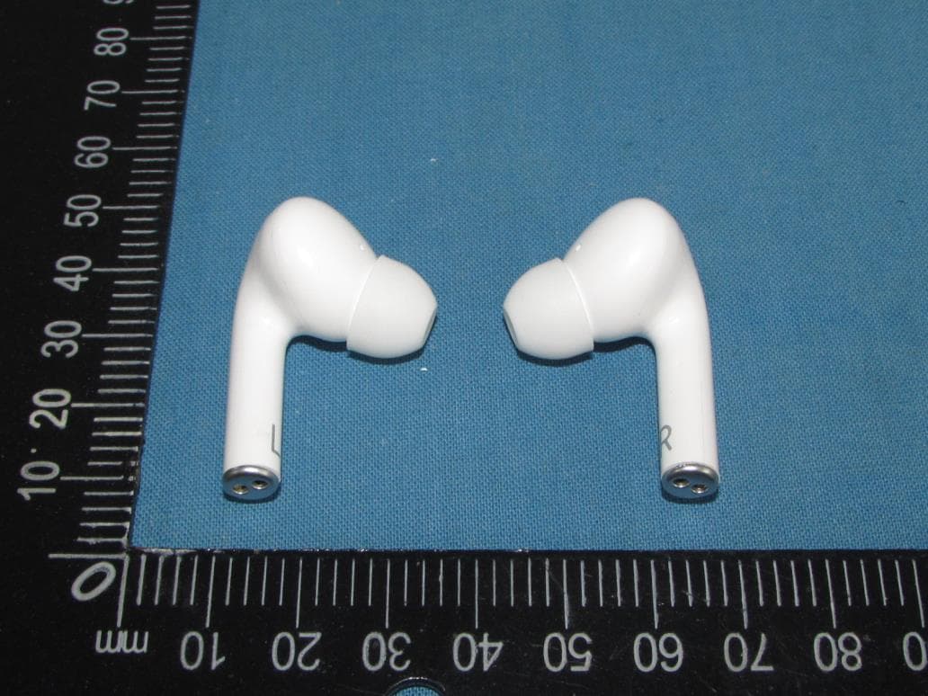 True wireless Earphones - FCC ID 2ANVW-MA-3000 - Zeeva Electronics Private Limited (2)