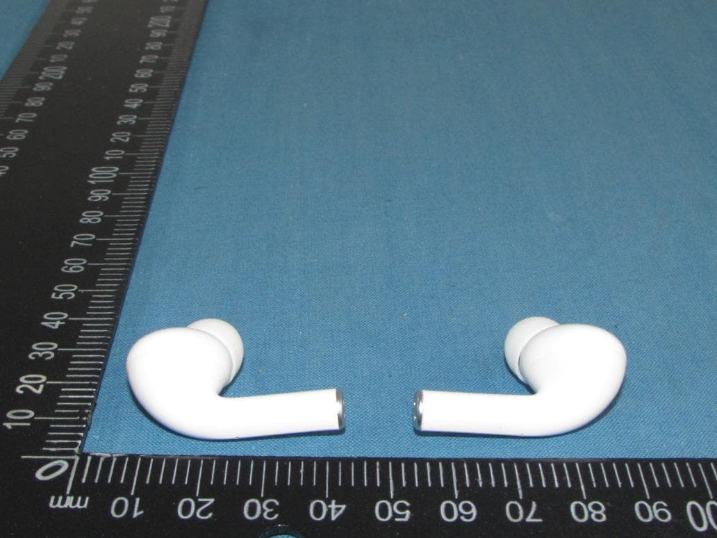 True wireless Earphones - FCC ID 2ANVW-MA-3000 - Zeeva Electronics Private Limited (4)