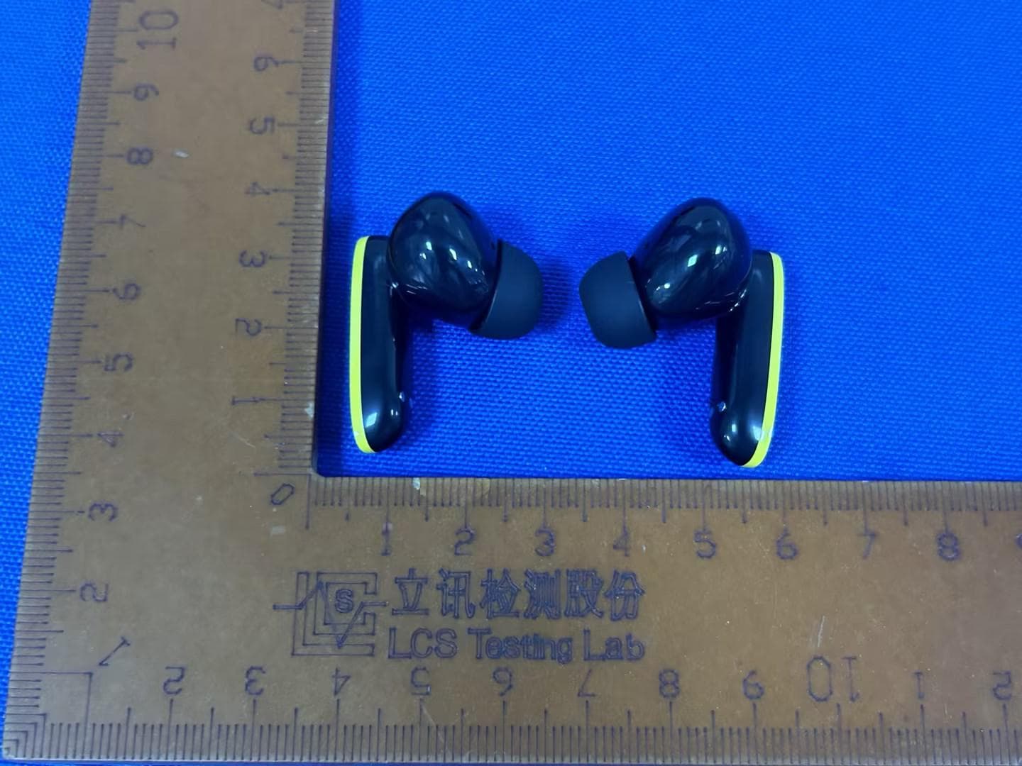 AUDIBLE GOLF GPS EARBUDS - FCC ID 2AO2U-TEAM8E - KERTEC LLC (2)