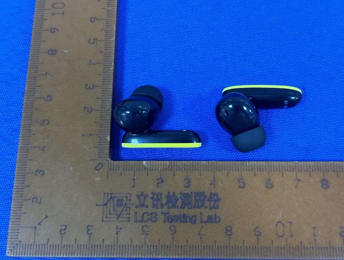 AUDIBLE GOLF GPS EARBUDS - FCC ID 2AO2U-TEAM8E - KERTEC LLC (5)