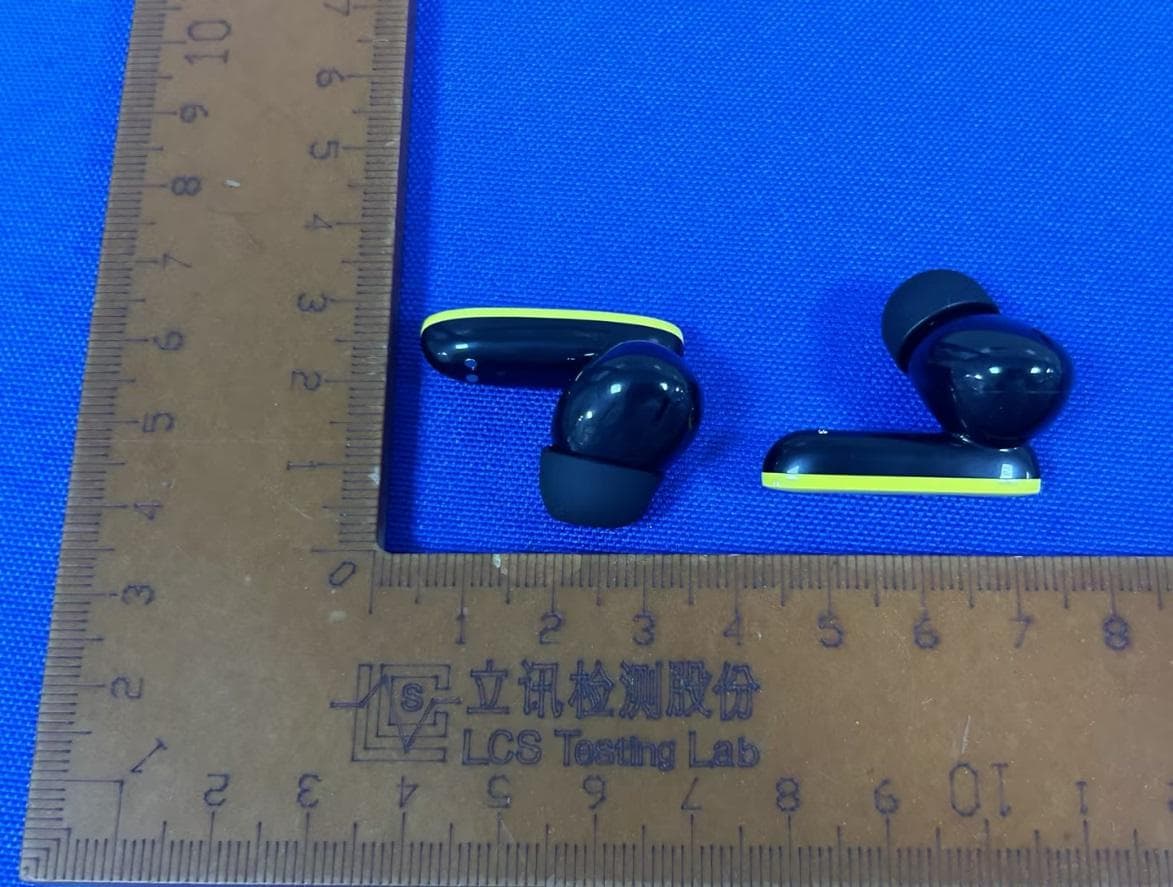 AUDIBLE GOLF GPS EARBUDS - FCC ID 2AO2U-TEAM8E - KERTEC LLC (4)