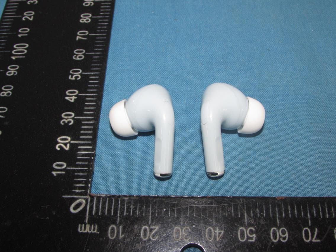 TWS earbuds - FCC ID 2AO47-SORB-TWS3 - Shenzhen Kingstar Industrial Co., Ltd. (2)