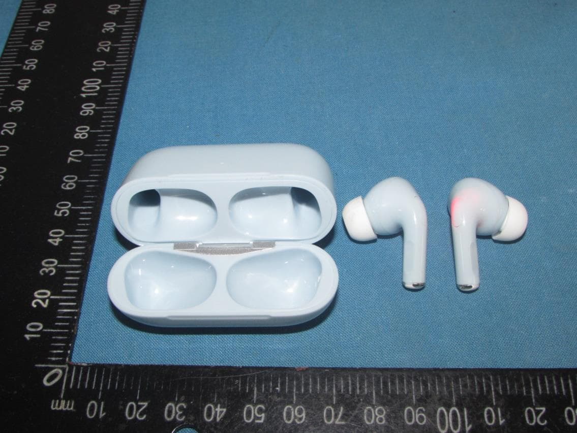 TWS earbuds - FCC ID 2AO47-SORB-TWS3 - Shenzhen Kingstar Industrial Co., Ltd. (3)