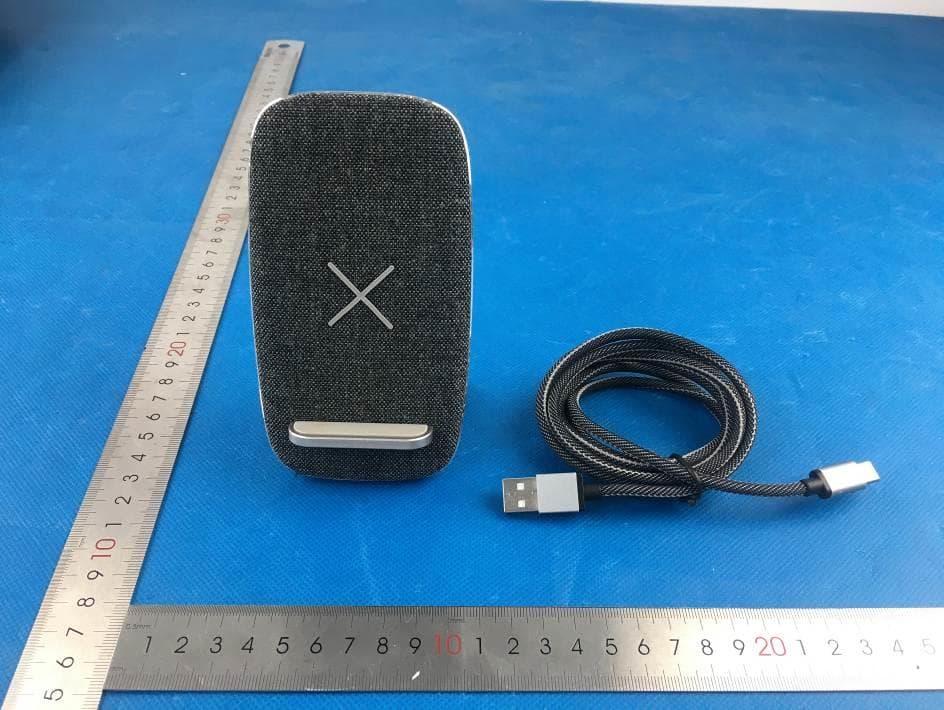Stand Wireless Charger - FCC ID 2AO5W-CHARGEITSD - SACKit ApS (2)