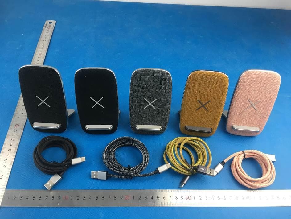 Stand Wireless Charger - FCC ID 2AO5W-CHARGEITSD - SACKit ApS (3)