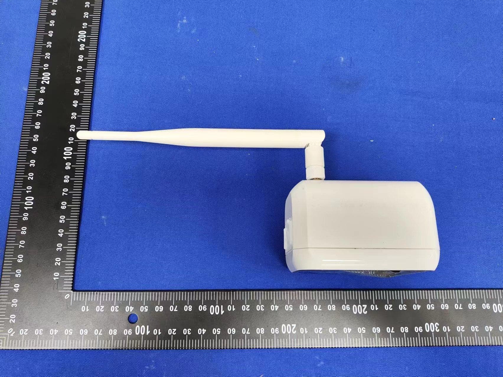 Birdfy Feeder Bamboo - FCC ID 2AO8RNI-8401 - Netvue Technologies Co., Ltd.