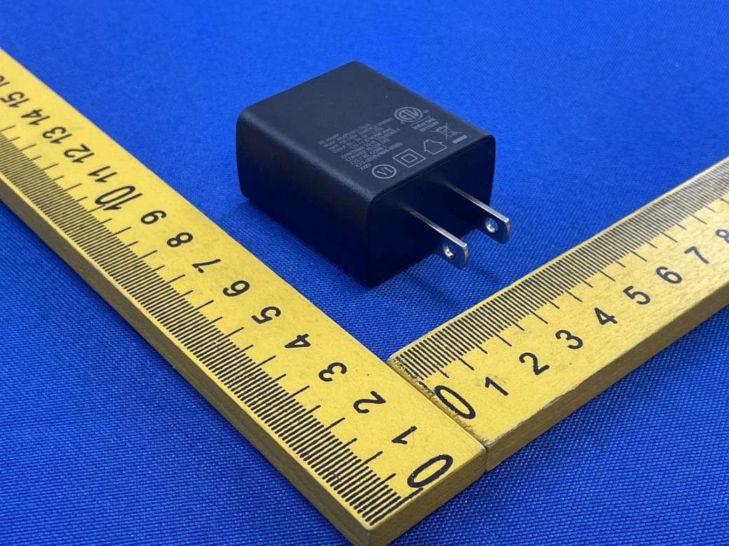 2-in-1 magnetic charger - FCC ID 2AOAF-690 - TYLT, inc. (4)