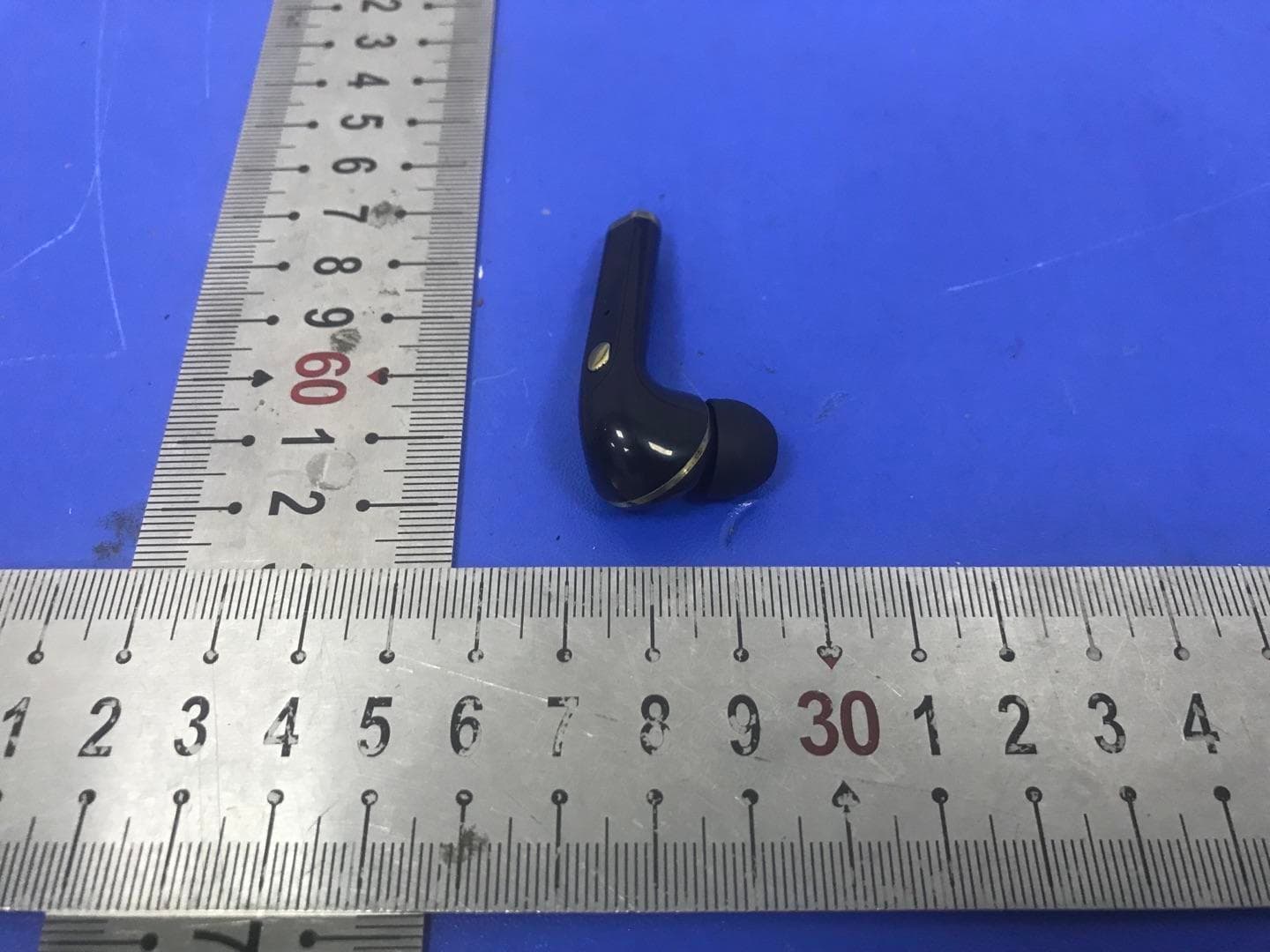 VAPOR TRUE WIRELESS EARBUDS - FCC ID 2AOFN-PATW-1005 - iWorld Global Trading LLC (3)