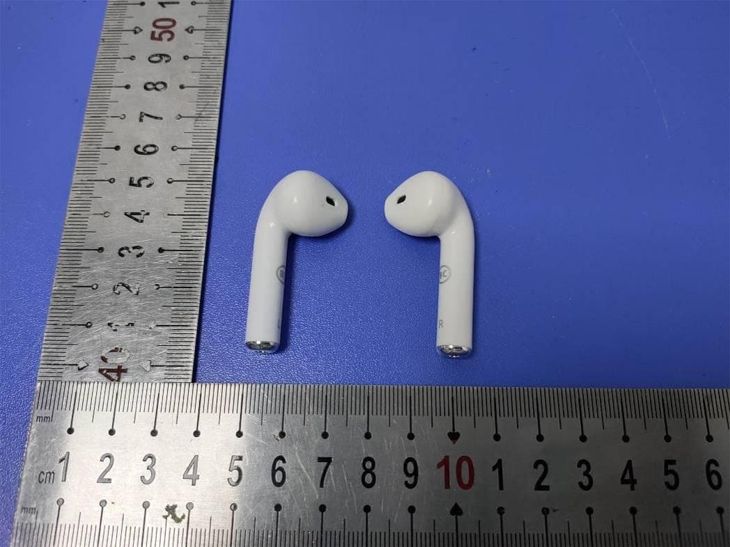 True Wireless Earbuds - FCC ID 2AOFNCBC002 - iWorld Global Trading LLC (2)