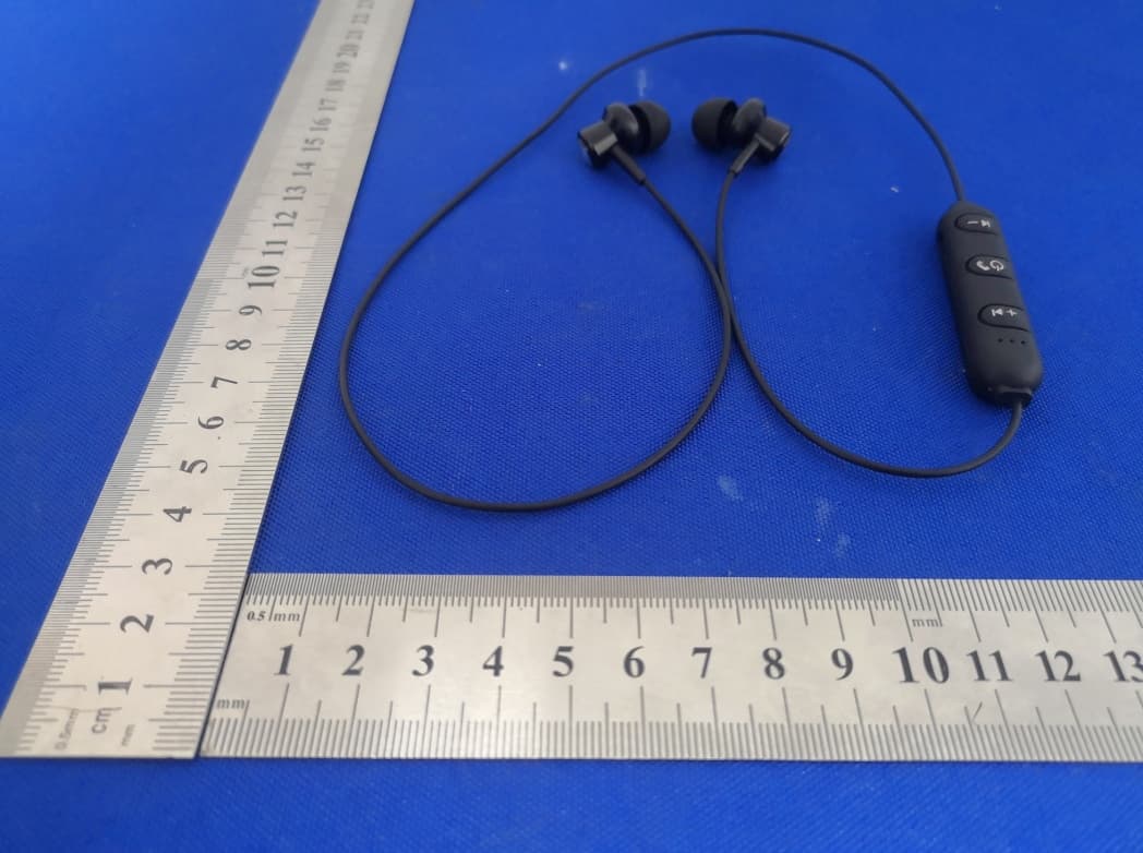 VIBRANT WIRELESS EARBUDS - FCC ID 2AOFNCBC003 - iWorld Global Trading LLC (4)
