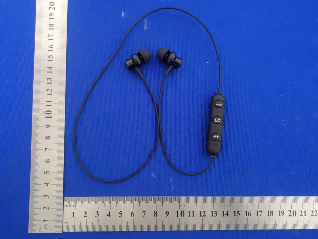 VIBRANT WIRELESS EARBUDS - FCC ID 2AOFNCBC003 - iWorld Global Trading LLC