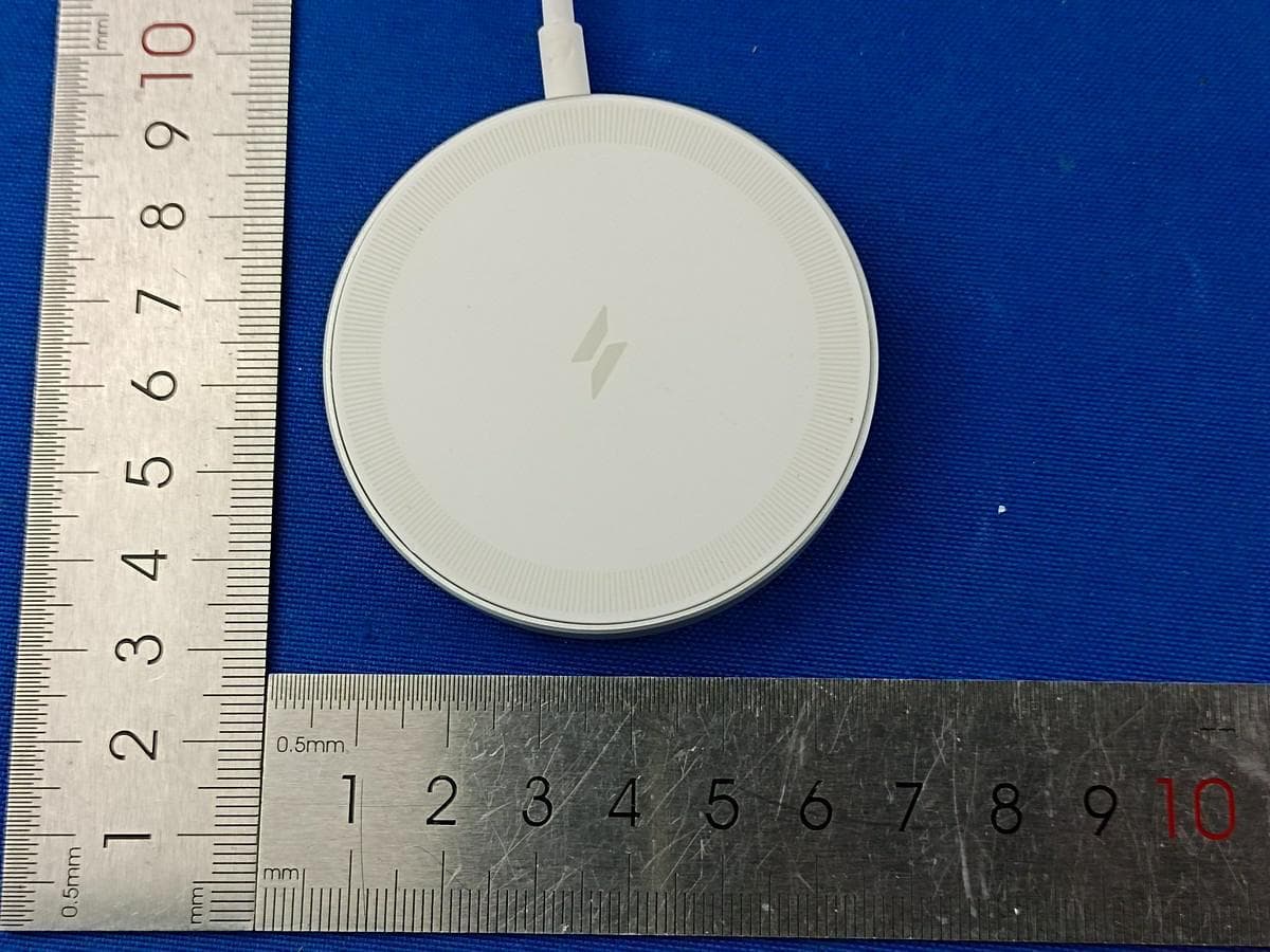 Anker MagGo Wireless Charger  (15W, Pad) - FCC ID 2AOKB-A25M0 - Anker Innovations Limited (4)
