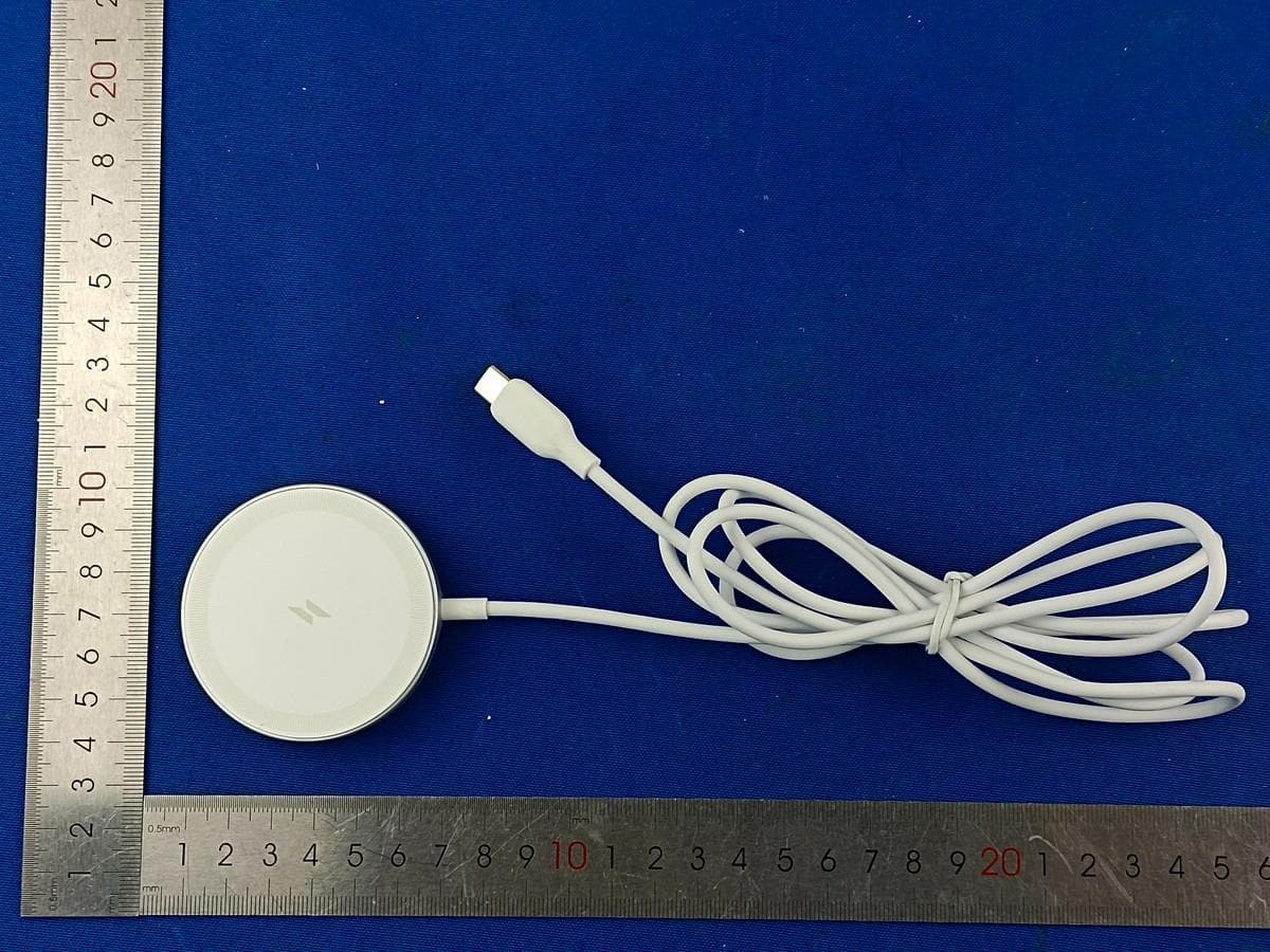 Anker MagGo Wireless Charger  (15W, Pad) - FCC ID 2AOKB-A25M0 - Anker Innovations Limited (2)