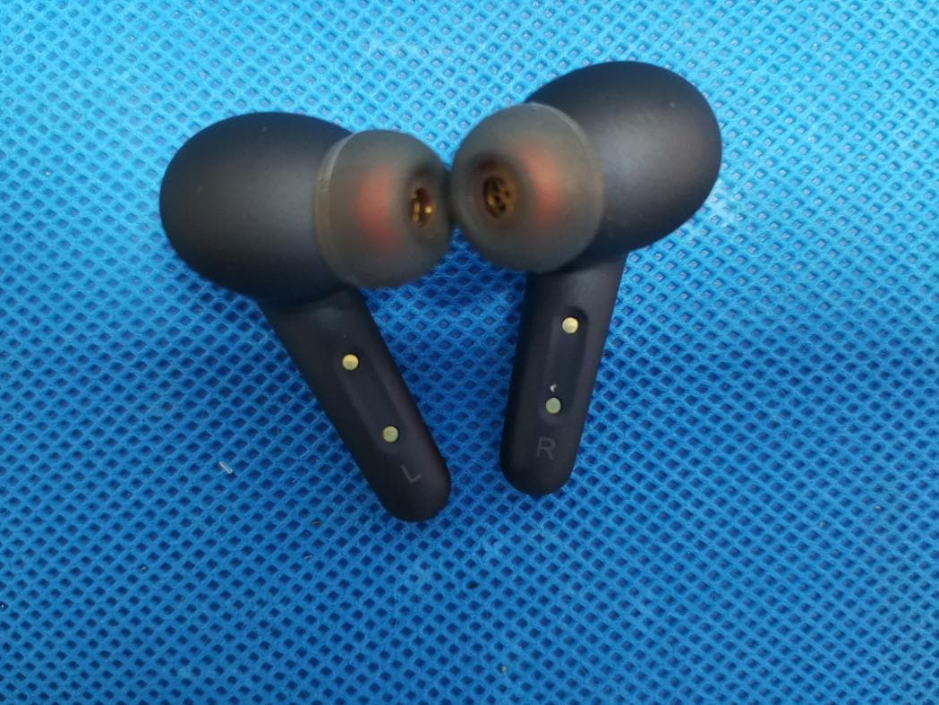 Wireless Headphone - FCC ID 2AOKB-A3951 - Anker Innovations Limited (3)