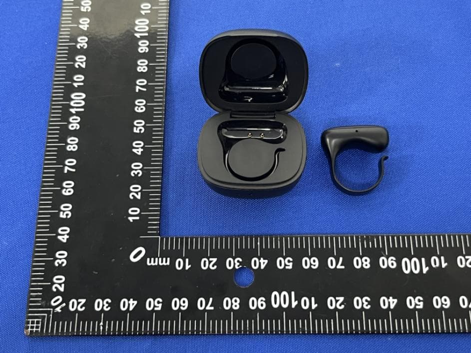 POWER PLAY HIGH TECH SMART RING - FCC ID 2AON7-8972 - TZUMI Electronics,LLC (2)