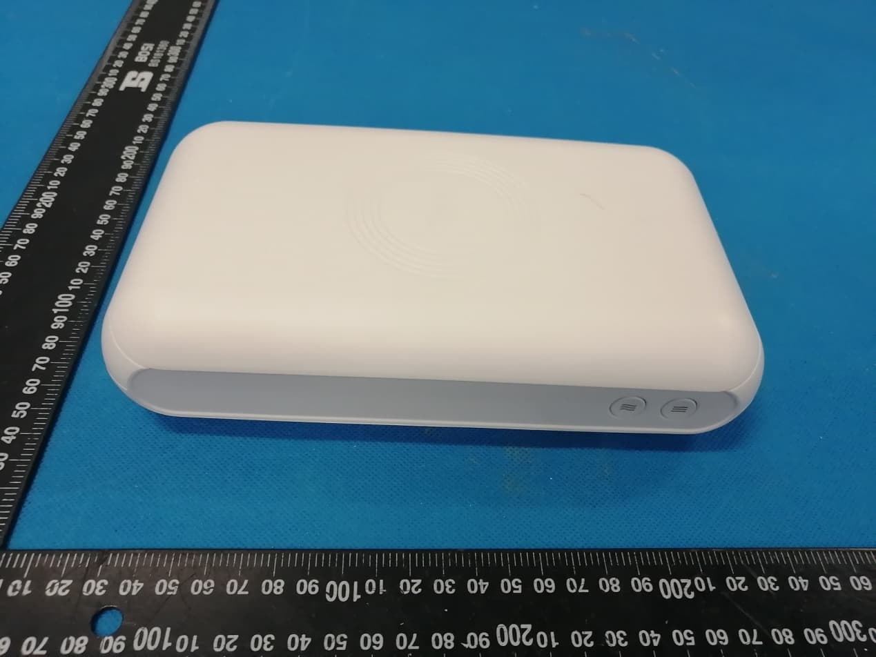 PHONE SANITIZER WITH WIRELESS CHARGING - FCC ID 2AON77566 - TZUMI Electronics,LLC (3)