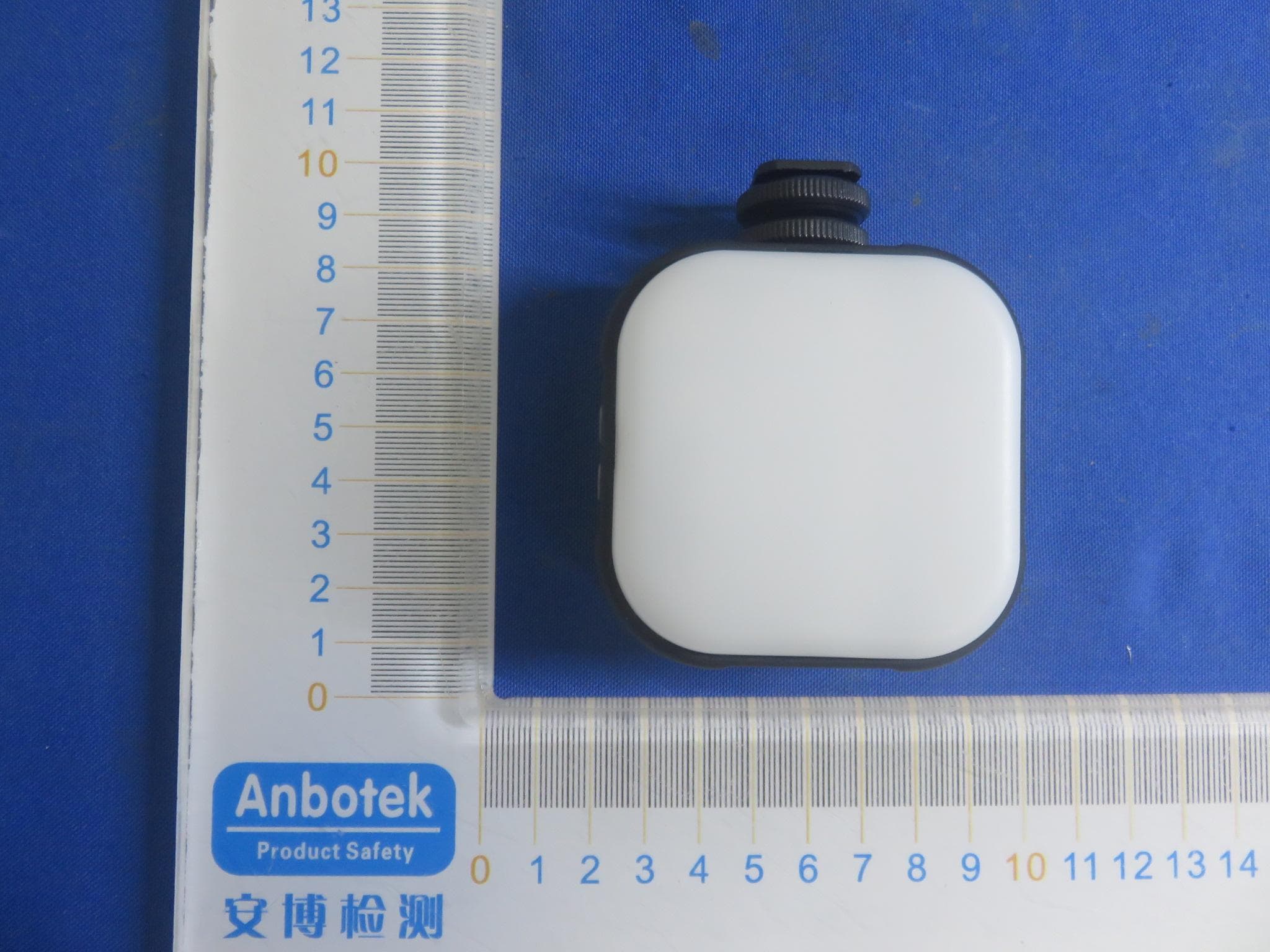 iFootage RGBW Handy Light - FCC ID 2AONZHL1C4 - Zhongshan Dashan Photographic Equipment Co.,Ltd (4)