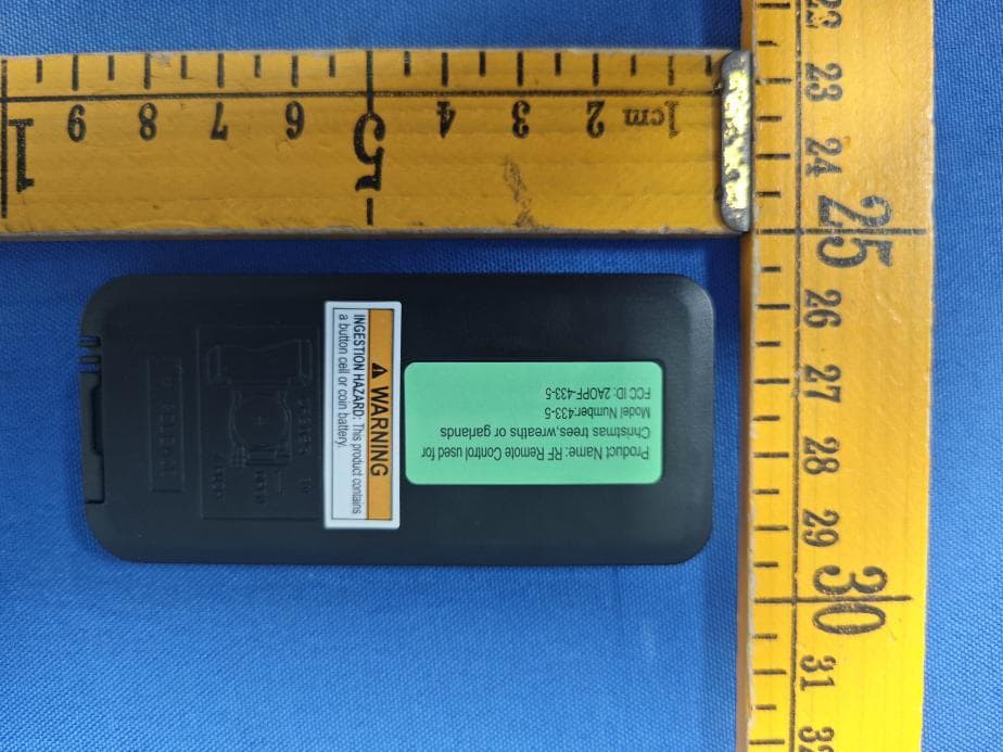 RF Remote Control used for Christmas trees, wreaths or garlands - FCC ID 2AOPF-433-5 - Terry Electronics Technology Company Limited (2)