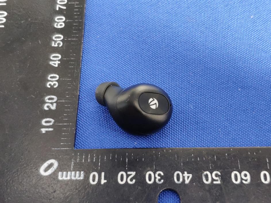 True wireless earbuds - FCC ID 2AOQKIK-BH006 - Shenzhen shengxingwang Precision Technology Co., Ltd. (4)