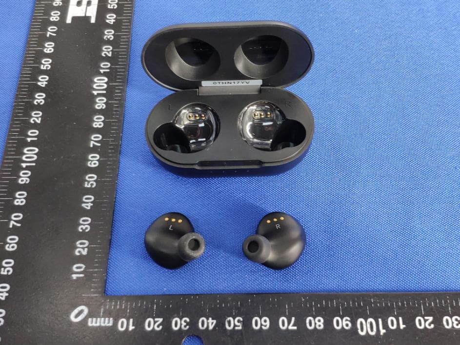 True wireless earbuds - FCC ID 2AOQKIK-BH006 - Shenzhen shengxingwang Precision Technology Co., Ltd.
