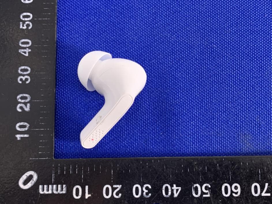 True wireless earbuds - FCC ID 2AOQKTWS-A3 - Shenzhen shengxingwang Precision Technology Co., Ltd. (2)