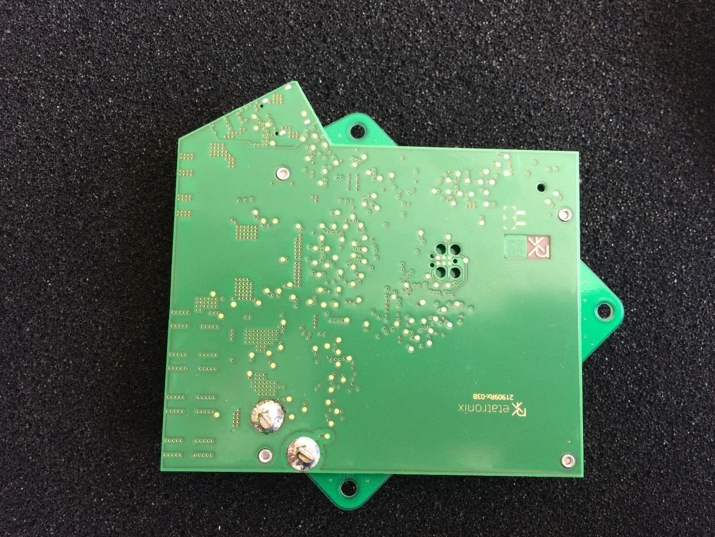 Wireless Charger providing a USB Type-C interface - FCC ID 2AOR81909004 - etatronix GmbH (2)