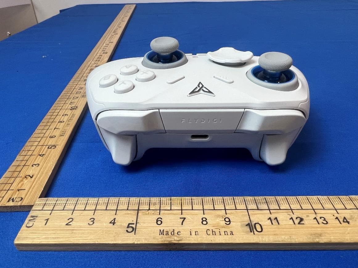 Flydigi Direwolf 4 Gaming Controller - FCC ID 2AORE-FP4 - Shanghai Flydigi Electronics Technology Co., Ltd.