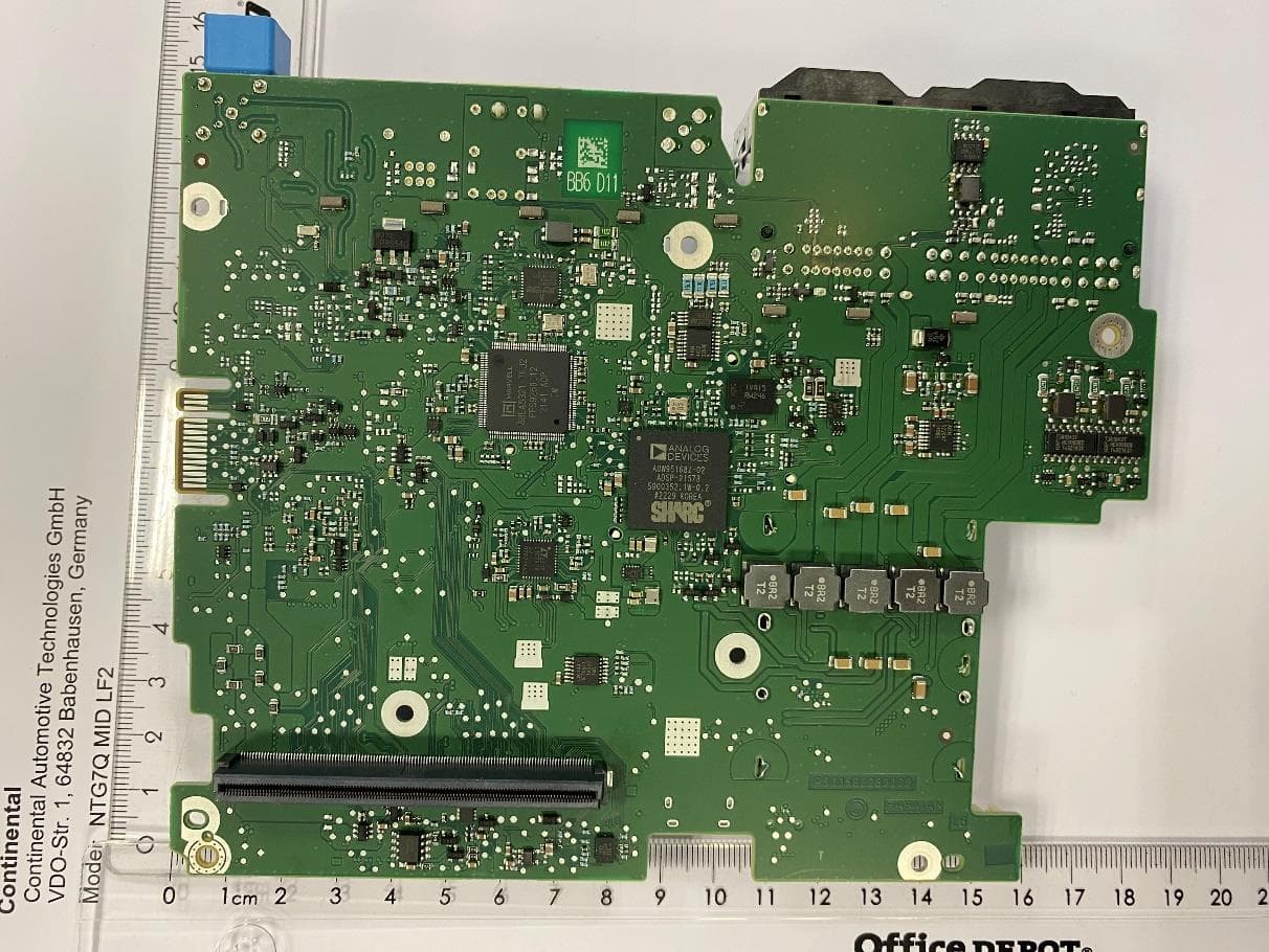 Automotive head unit to be installed in cars with the following features FM, AM, DAB, USB, Bluetooth, WLAN and GNSS - FCC ID 2AOUZNTG7QMIDLF2 - Continental Automotive Technologies GmbH