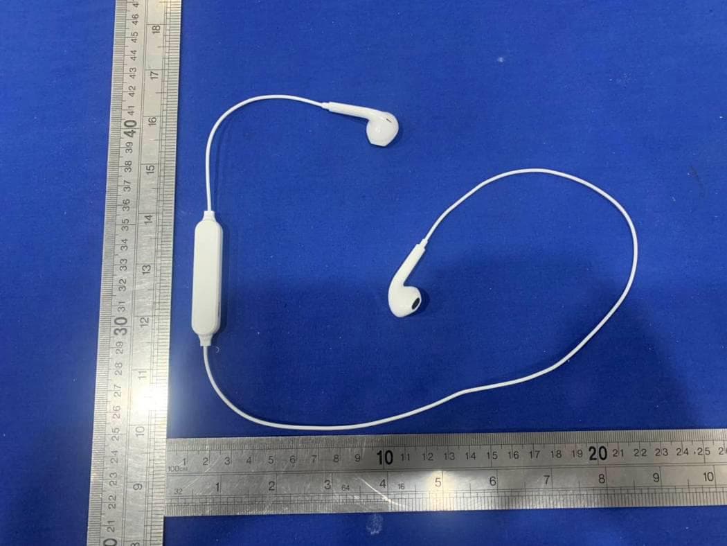 IP Bluetooth Sport buds - FCC ID 2AOW6-BTE2-FD - Shantou Xinyu Industry Co., Ltd. (5)
